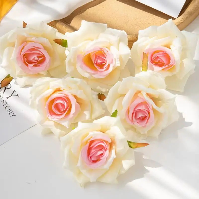 Fleurs artificielles roses en soie avec rendu réaliste