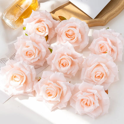 Fleurs artificielles roses en soie avec rendu réaliste